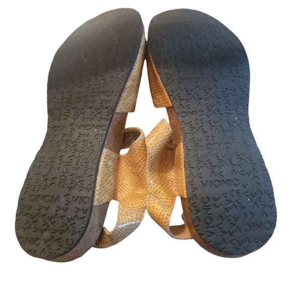 Vionic Valencia Tan Croc Embossed Velcro Closure Sandals  Sz 11 - Picture 5 of 9